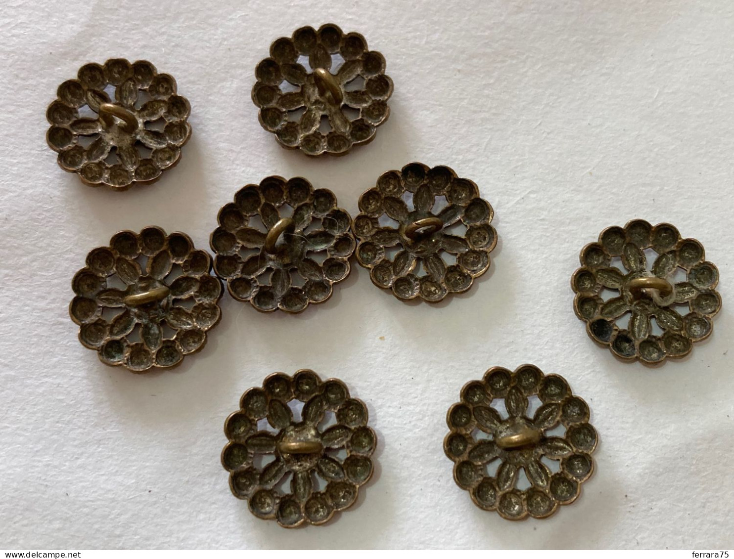 LOTTO DI PICCOLI VECCHI BOTTONI FIORI  FLOWERS OTTONE BRONZO.?