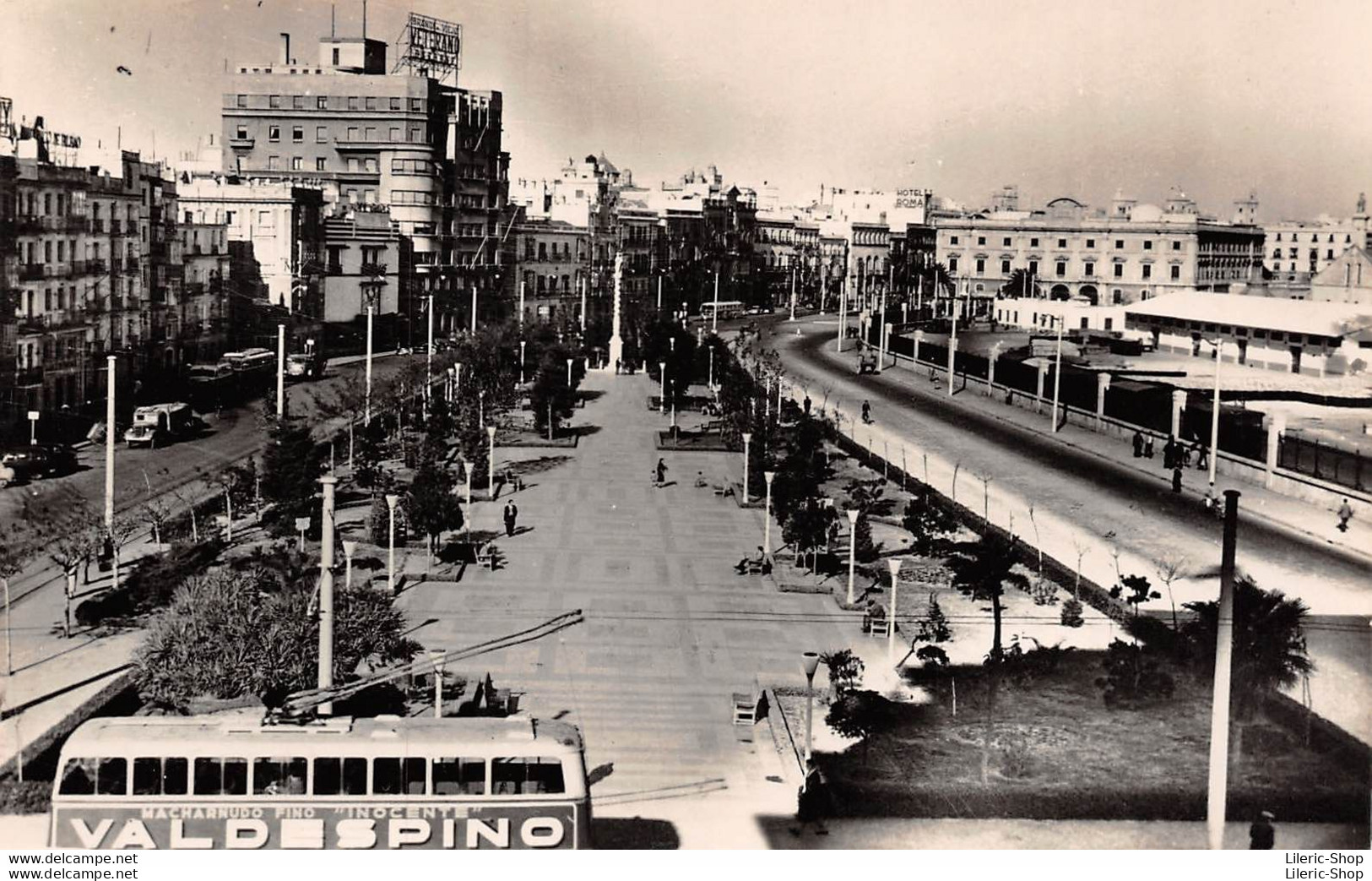 VINTAGE POSTCARD ±1950 -  Cádiz - Avenue Ramon De Carranza - Trolleybus Avec Publicité VALDESPINO - Éd. AISA - Reclame