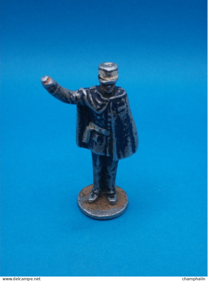 Figurine Aluminium Soldat Quiralu Agent Police Avec Cape Et Képi Blanc - Bâton Cassé - Gendarme Armée Militaire - Quiralu