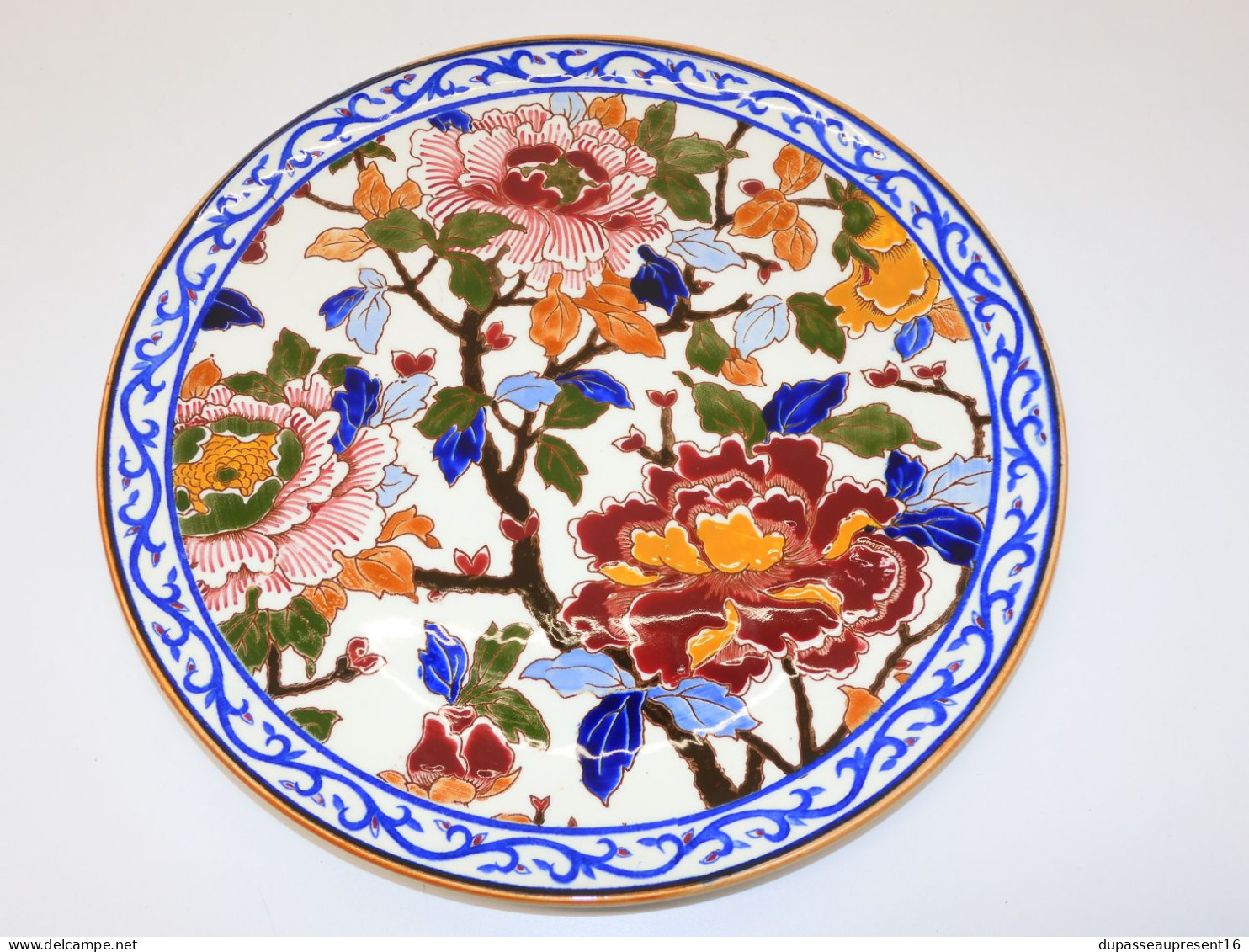 -PLAT ROND FAIENCE GIEN PIVOINE FRANCE TAMPON 1960 Décoré Main COLLECTION E - Gien (FRA)