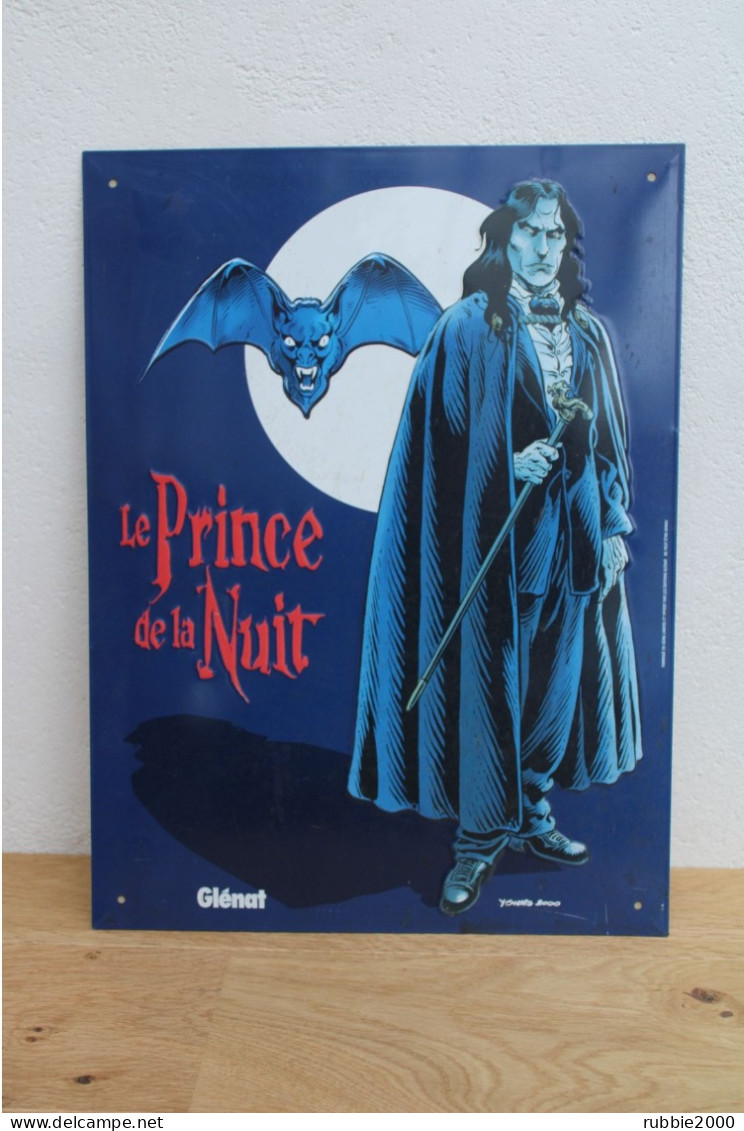 LE PRINCE DE LA NUIT YVES SWOLFS 2000 PLAQUE PUBLICITAIRE METALLIQUE GLENAT - Tin Signs (after1960)