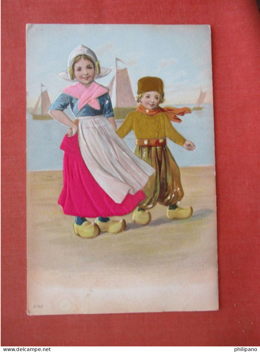 Silk Clothing. Dutch Children.   Ref 6035 - Europa