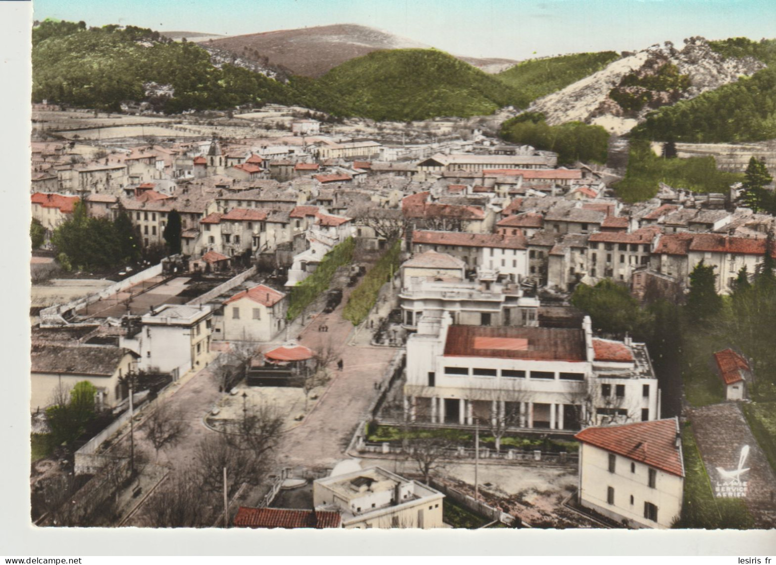 C.P. - PHOTO - EN AVION AU DESSUS DE ST ZACHARIE - LA PLACE DE LA MAISON DU PEUPLE - 6 - LAPIE - Saint-Zacharie