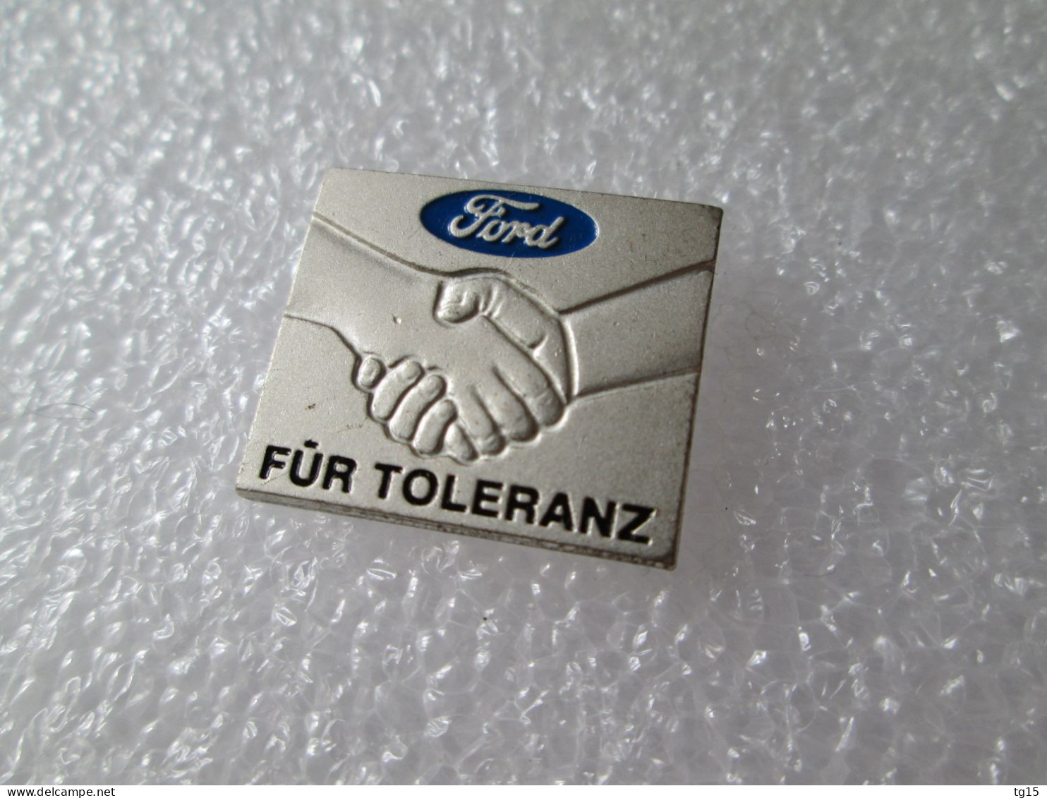 PIN'S     FORD    FÜR  TOLERANZ - Ford