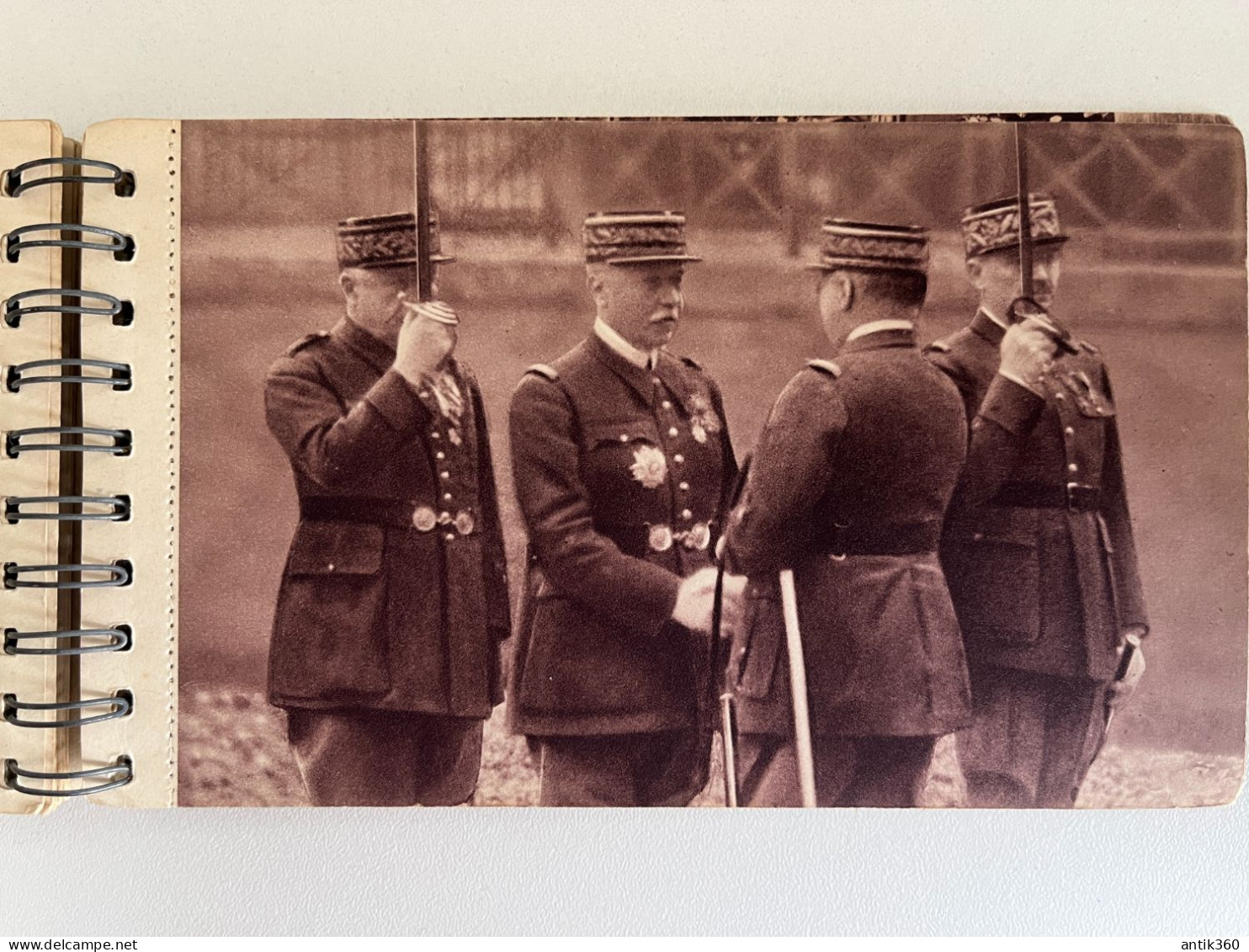 Carnet De 23 CPA Militaria Entre WW1 Et WW2 Manoeuvres Du Galibier 1938 Troupes Coloniales Et Divers - Otras Guerras