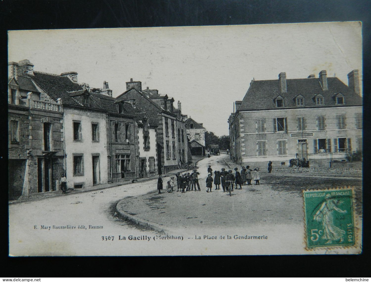 LA GACILLY                   LA PLACE DE LA GENDARMERIE - La Gacilly