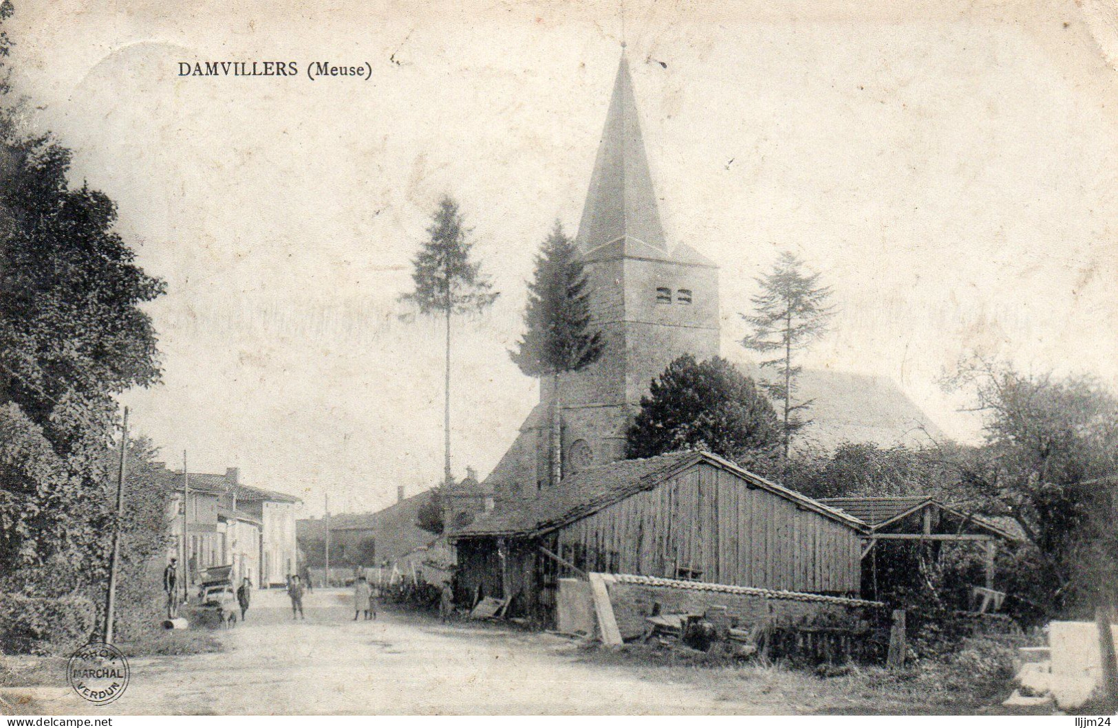 - DAMVILLERS -1905- Eglise Et Entrée Du Bourg - ( 1382 ) - Damvillers