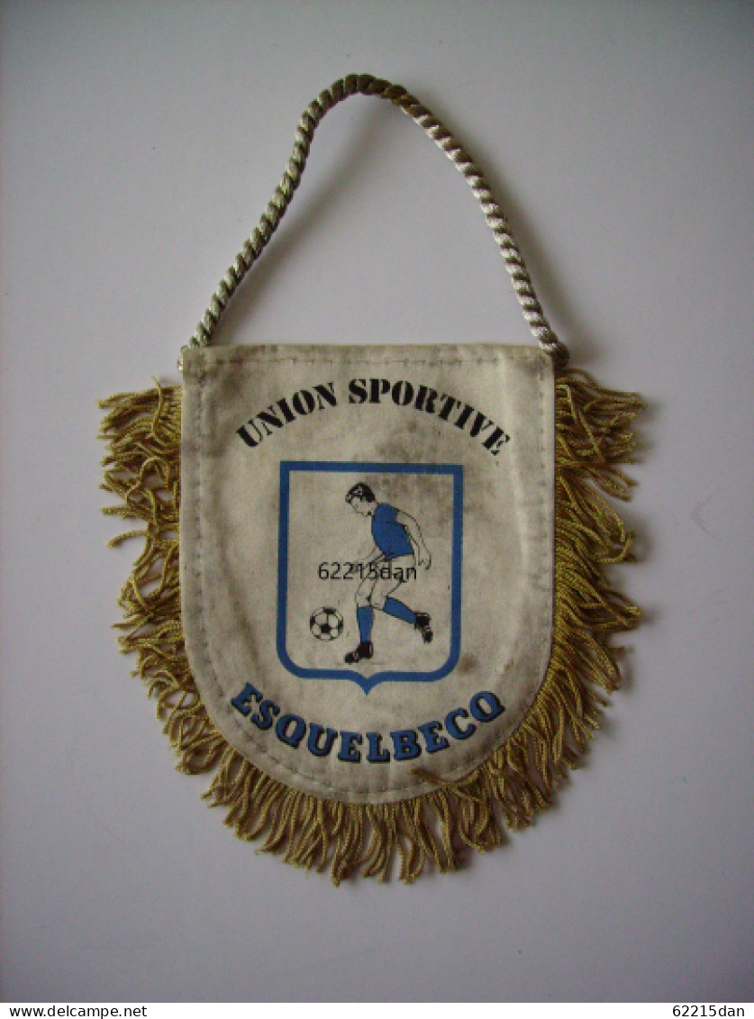 59 . ESQUELBECQ . FANION ECUSSON . UNION SPORTIVE ESQUELBECQ . FOOTBALL - Habillement, Souvenirs & Autres