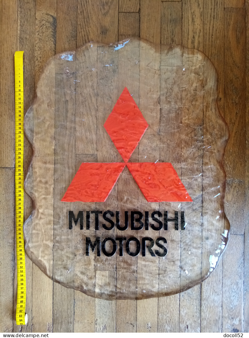 RARE ENSEIGNE MURALE DE CONCESSIONNAIRE MITSUBISHI MOTORS 62CMSX49CMS + 2 GRANDS CALENDRIERS MITSUBISHI RALLYE 1996/1997 - Andere & Zonder Classificatie