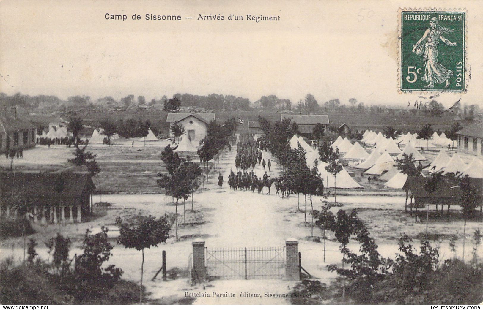 FRANCE - 02 - SISSONNE - Arrivée D'un Régiment - Militaria - Carte Postale Ancienne - Sissonne