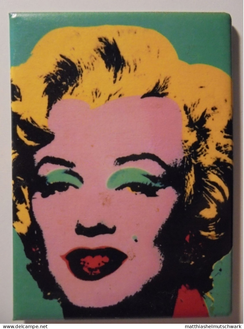 9 verschiedene Magnete a 50 cm2: Klimt, Liebermann, Warhol, Boop, Chocolat, Havanna Club, God, Nofretete, Lee.