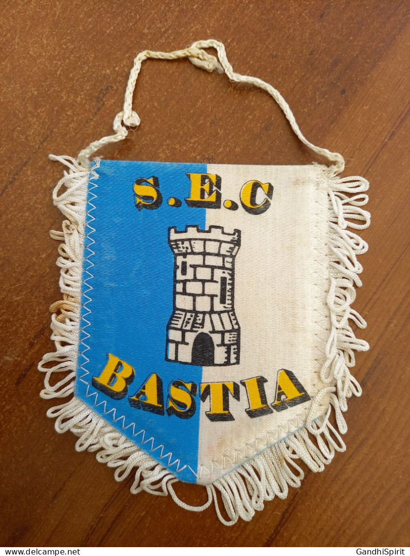 Fanion Football S.E.C Bastia - Vintage - Bekleidung, Souvenirs Und Sonstige