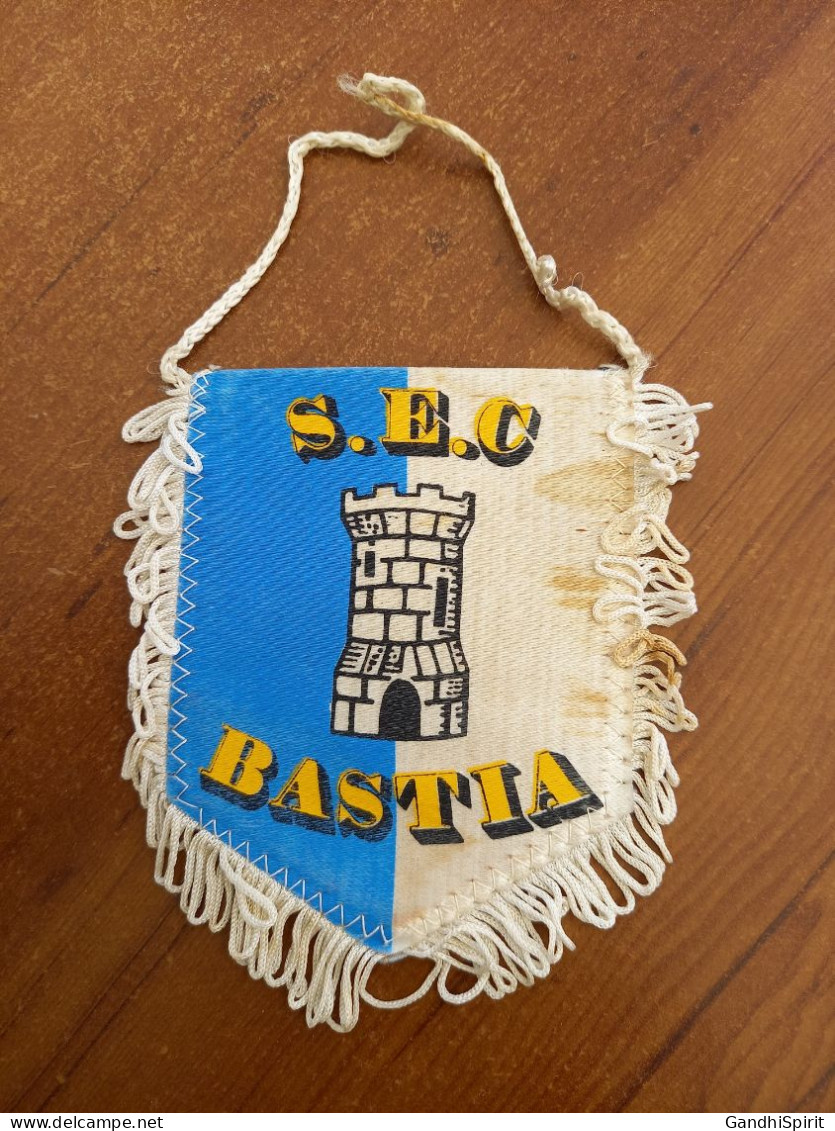 Fanion Football S.E.C Bastia - Vintage - Bekleidung, Souvenirs Und Sonstige