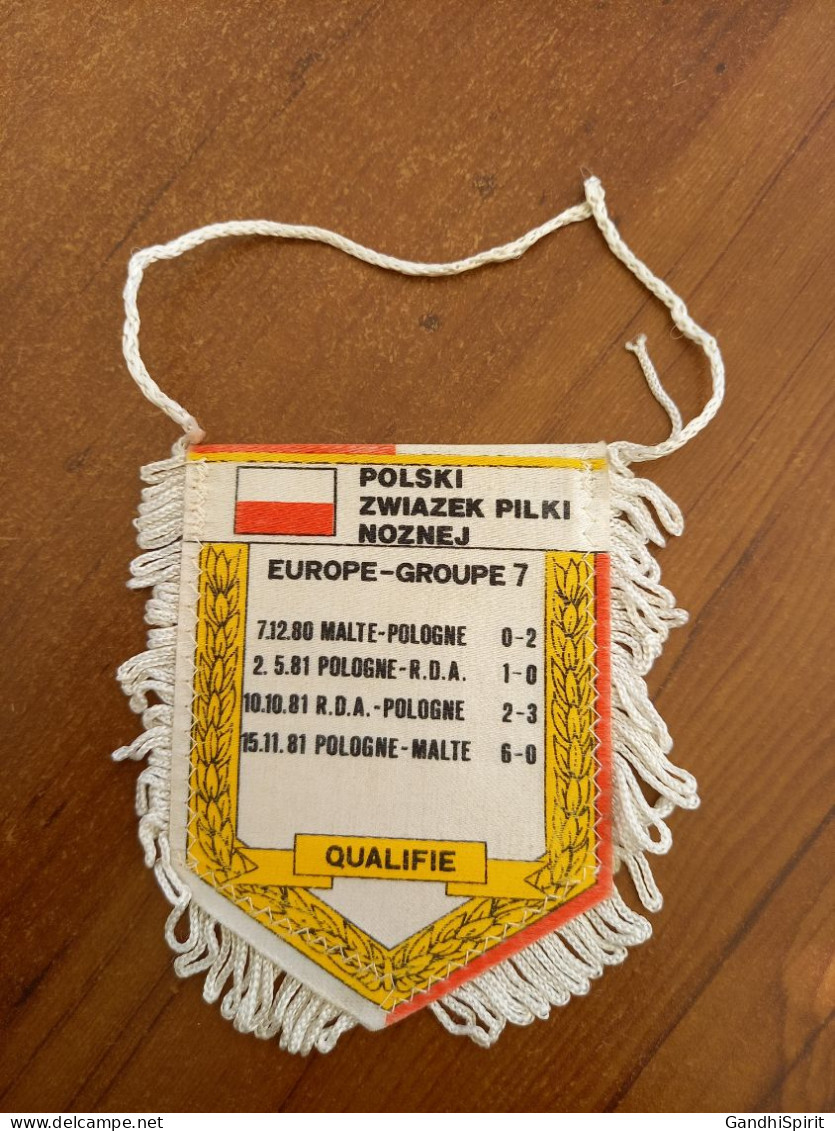Fanion Football Coupe Du Monde 1982 Polski Zwiazek Pilki Noznej World Cup Pologne - Abbigliamento, Souvenirs & Varie