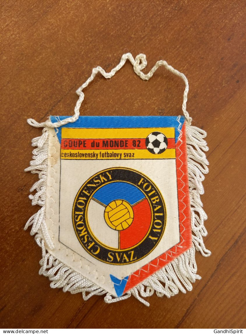 Fanion Football Coupe Du Monde 1982 Ceskoslovensky Fotbalovy Svaz World Cup Tchécoslovaquie - Bekleidung, Souvenirs Und Sonstige