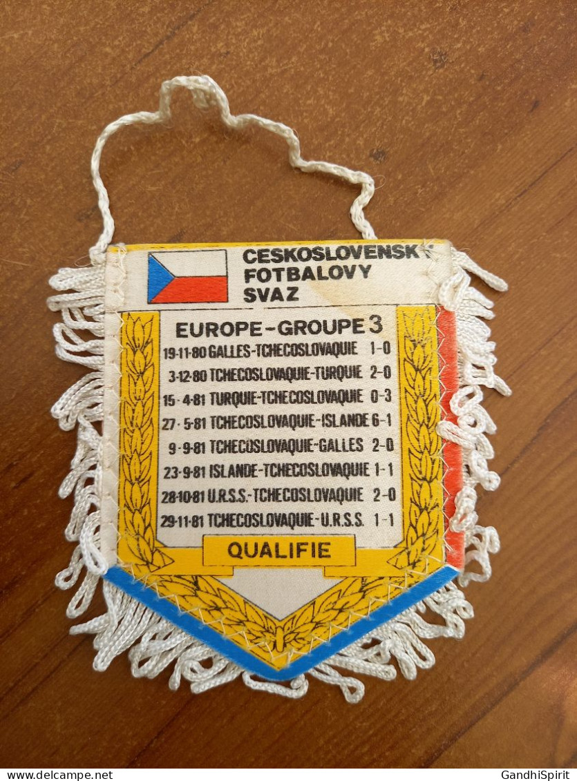 Fanion Football Coupe Du Monde 1982 Ceskoslovensky Fotbalovy Svaz World Cup Tchécoslovaquie - Habillement, Souvenirs & Autres