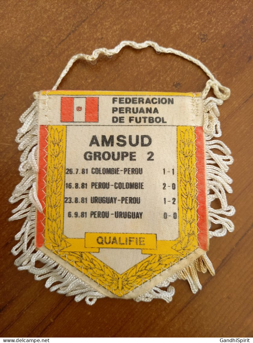 Fanion Football Coupe Du Monde 1982 Federacion Peruana De Futbol World Cup Pérou - Bekleidung, Souvenirs Und Sonstige