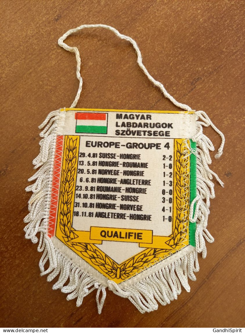 Fanion Football Coupe Du Monde 1982 Magyar Labdarugok Szovetsège World Cup Hongrie - Habillement, Souvenirs & Autres