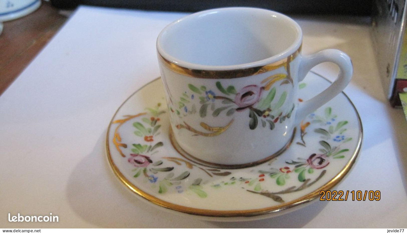 TOUTE PETITE TASSE A CAFE LIMOGES PORTUGAL DINETTE ? - Limoges (FRA)