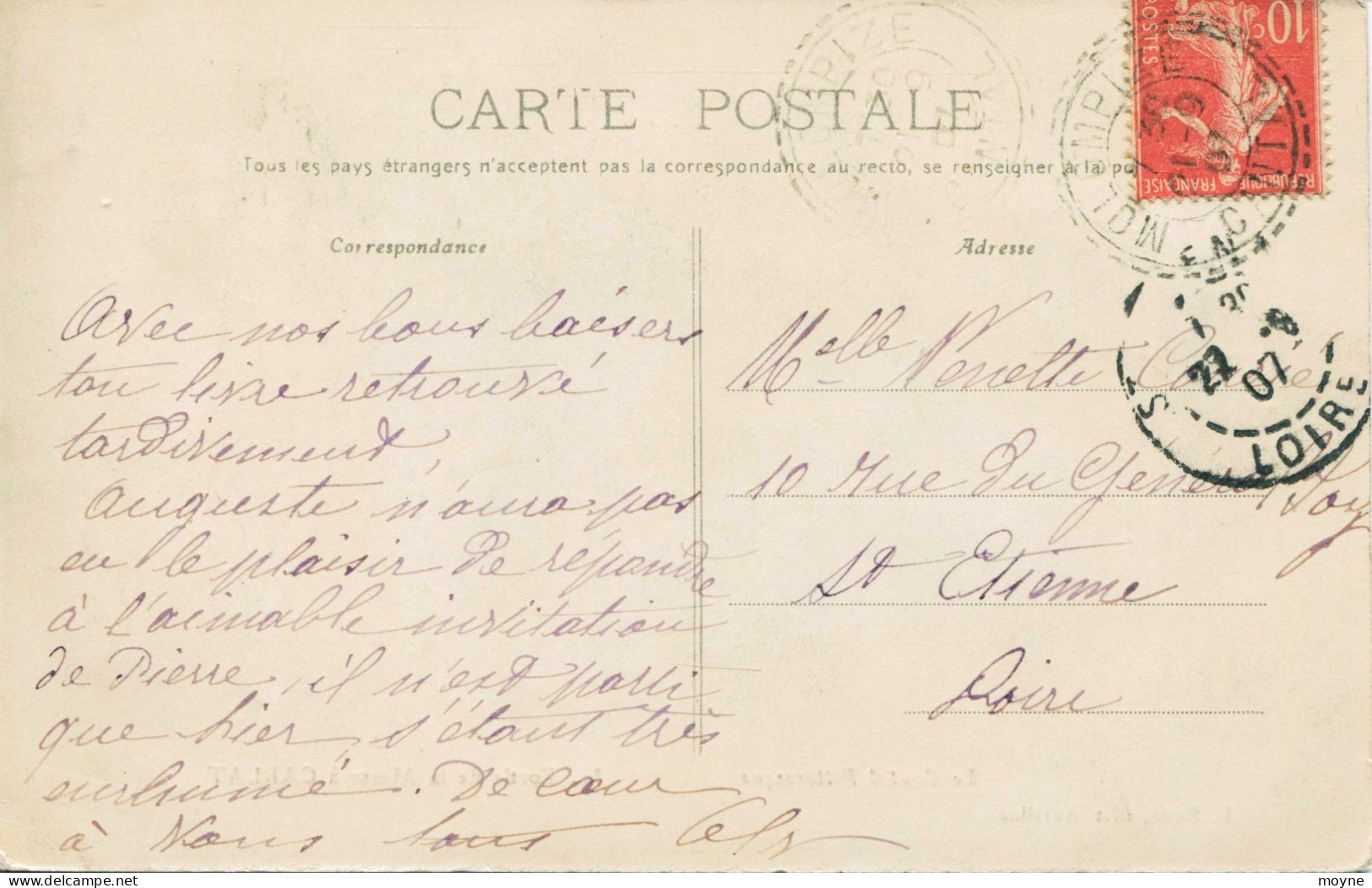 14515 - Cantal  : CARLAT   LA SORTIE DE LA MESSE   édit: L.ROUX  Aurillac  Circulée En 1907 - Carlat