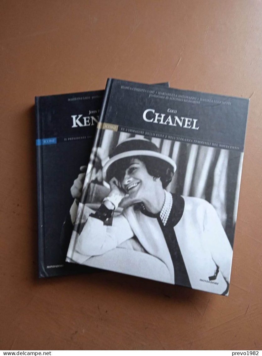 Volumi Sfusi: Icone - Coco Chanel , J. F. Kennedy - Ed. Mondadori  Costi:  15,00 Euro A Volume (Acquisto Singolo)  10,00 - Société, Politique, économie