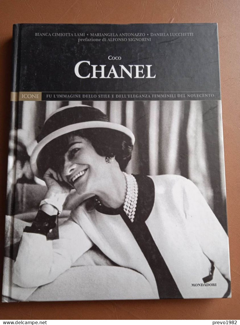 Volumi Sfusi: Icone - Coco Chanel , J. F. Kennedy - Ed. Mondadori  Costi:  15,00 Euro A Volume (Acquisto Singolo)  10,00 - Société, Politique, économie