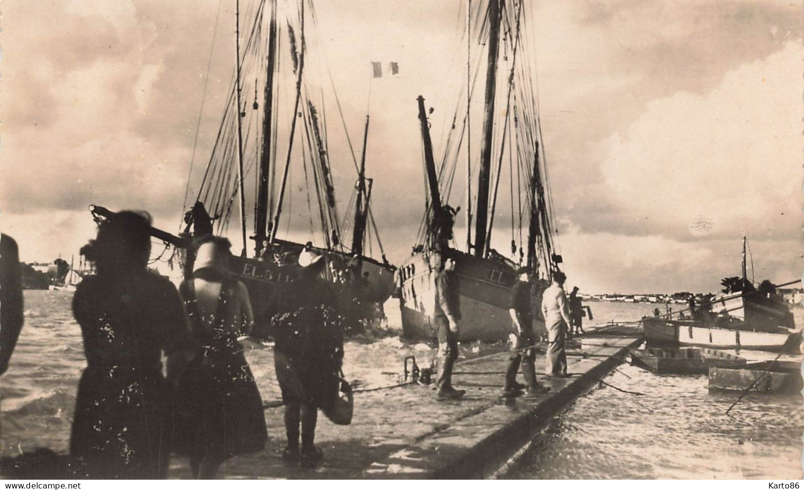 étel * Vue Sur Le Quai Aux Tempêtes 1949 * Bateaux Pêche - Etel