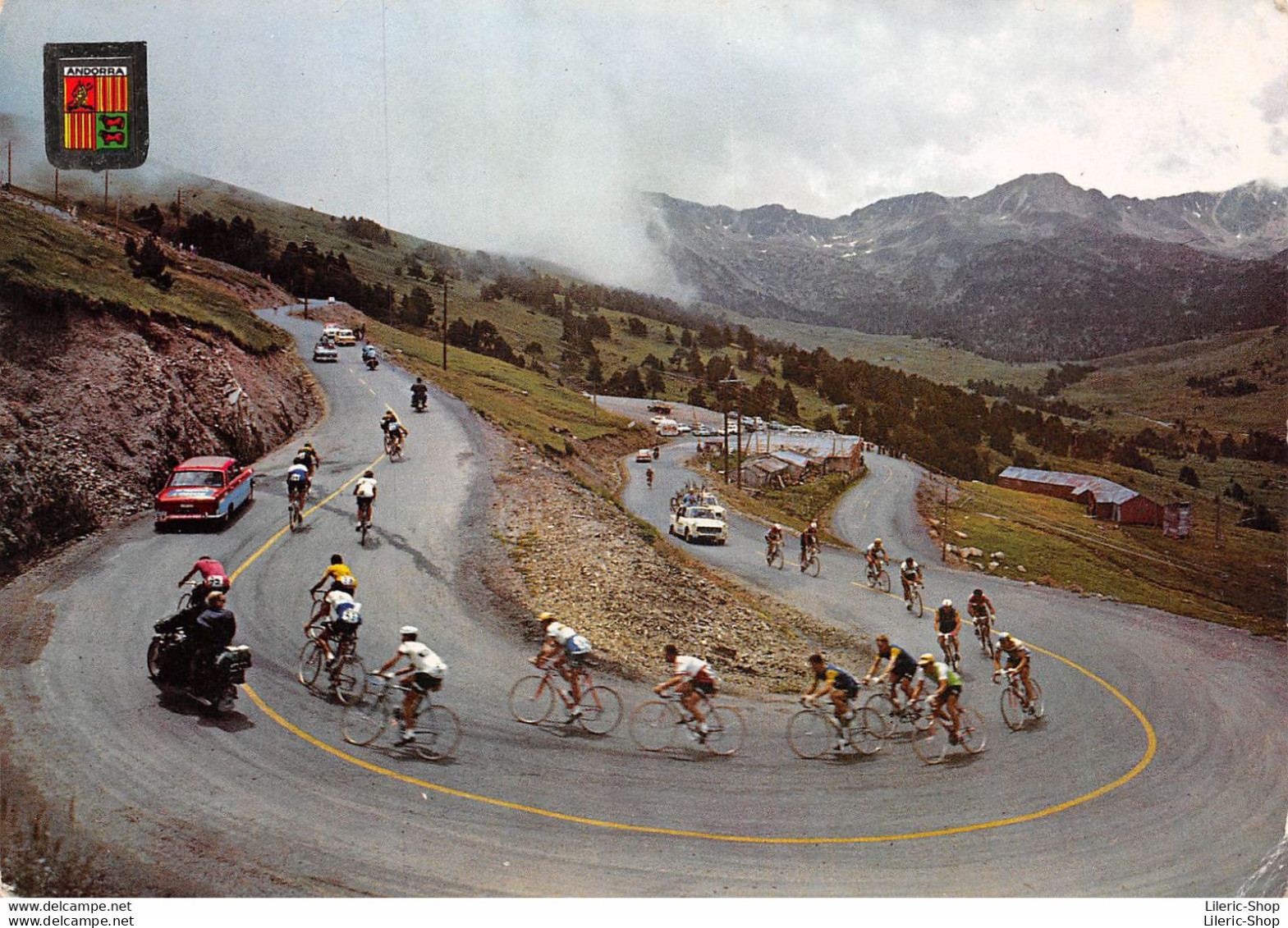 CYCLISME CYCLING CICLISMO RADFAHREN WIELERSPORT ▬ TOUR DE FRANCE EN ANDORRE Peugeot 404 Coureurs Motos 1966 - Cycling