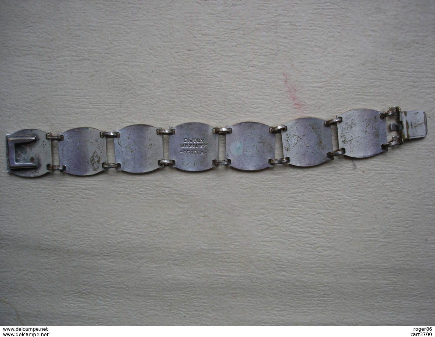 Ancien Bracelet BASQUE En Métal Argenté Représentant Les Différents Blasons Des Différentes Provinces Basques - Armbänder