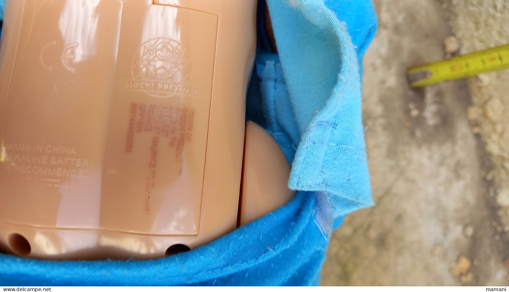 Poupee Tenue Bleue Systeme Dans Le Dos Non Testé - Puppen