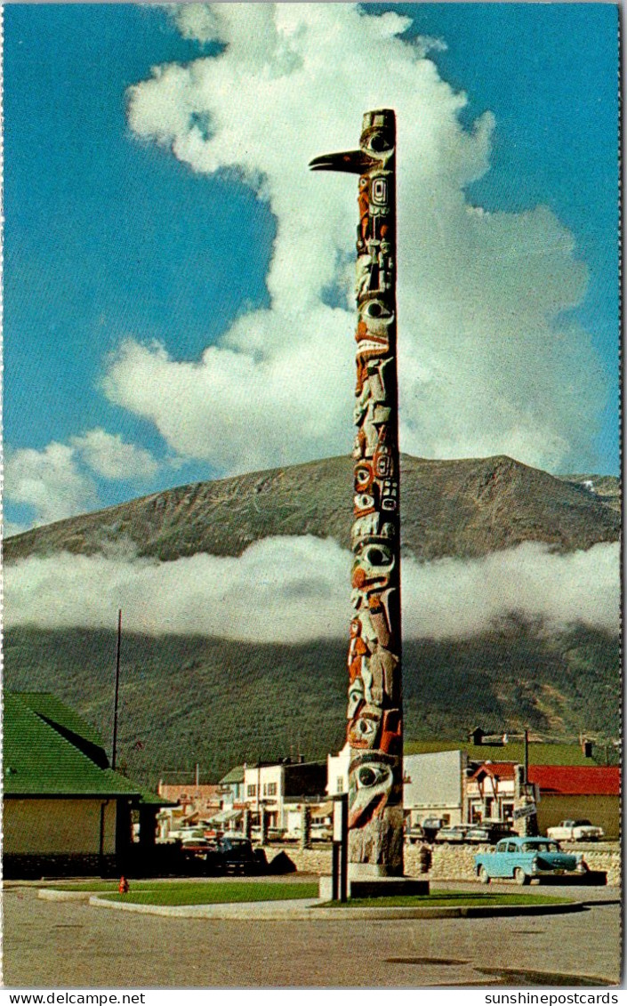 Canada Alberta Jasper The Totem Pole Near The Canadian National Depot - Jasper