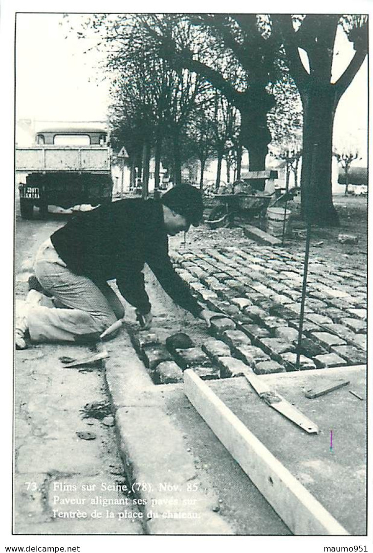 78 FLINS SUR SEINE - Nov 1985  Paveurs Alignant Ses Pavés Sur L'entrée De La Place Du Château - Flins Sur Seine