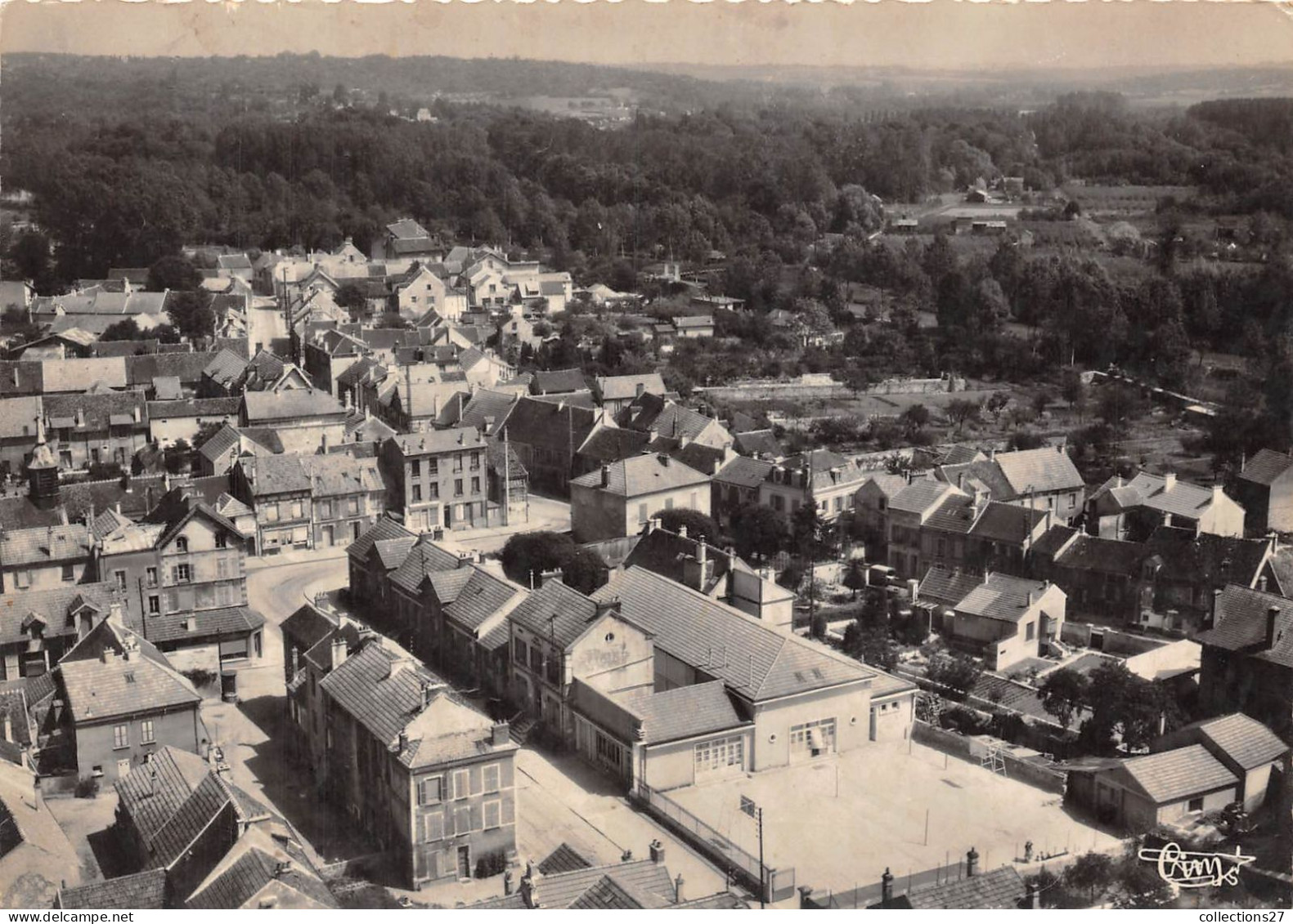 77-ESBLY-  VUE AERIENNE SUR LA MAIRIE ET LE GROUPE SCOLAIRE - Esbly