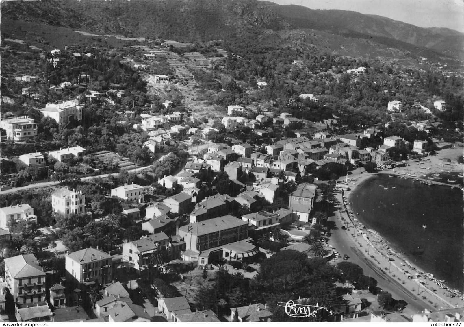 83-LE-LAVANDOU- VUE AERIENNE SUR LA PLAGE - LA CALANQUE D'OR - Le Lavandou