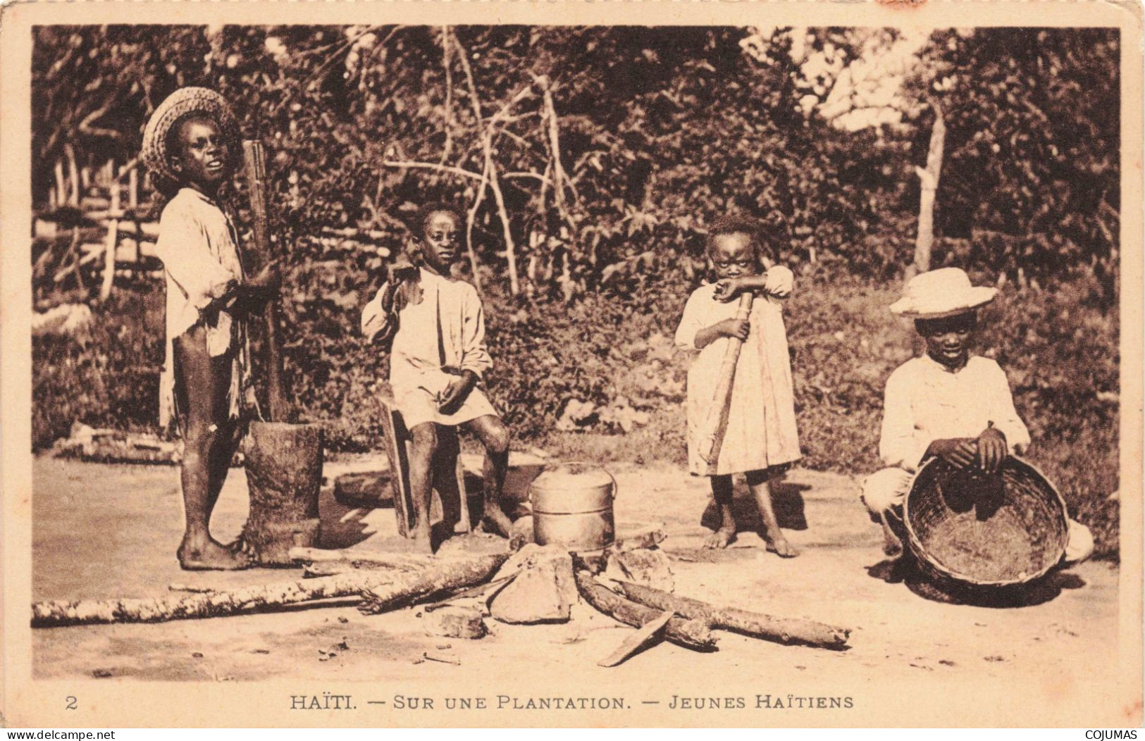 HAITI - S14664 - Haïti - Sur Une Plantation - Jeunes Haïtiens - L23 - Haiti