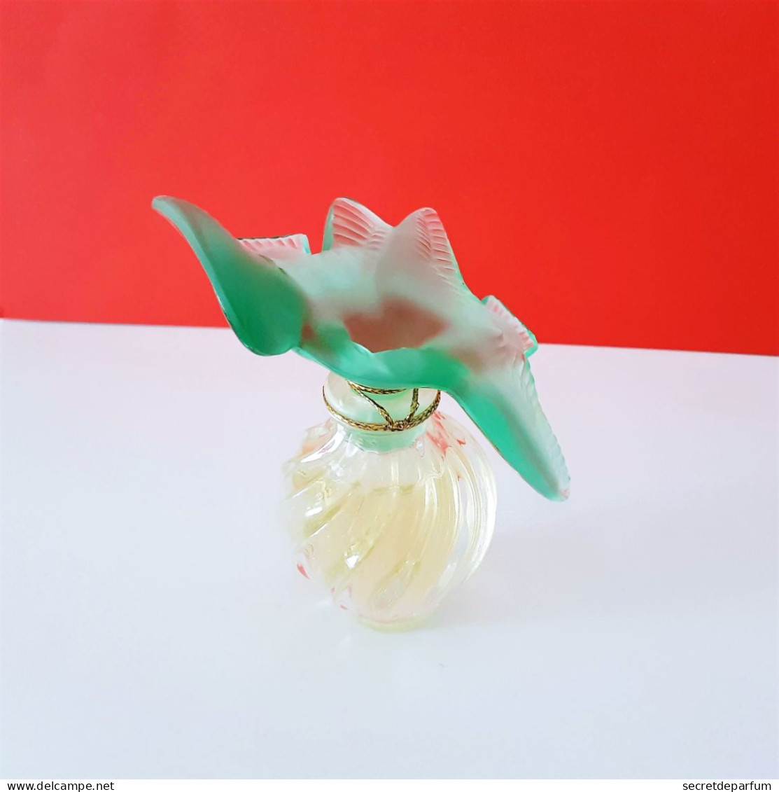 Flacon Factice L'AIR  Du TEMPS  De NINA RICCI PARFUM 15 Ml  Flacon LALIQUE 2 COLOMBES VERT CLAIR GRAVÉE ACIDE R910 - Voorbeeldflesje