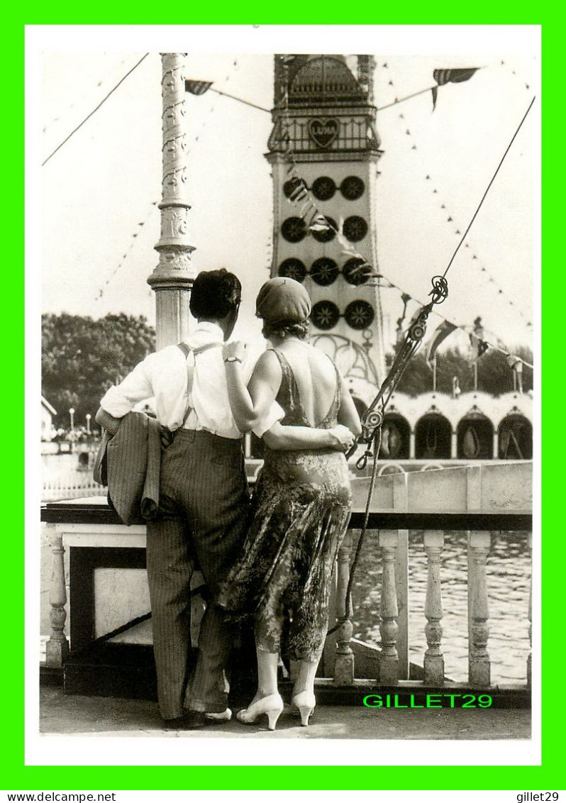 NEW YORK CITY, NY - COUPLE AT CONEY ISLAND, 1928 - WALKER EVANS, AMERICAN 1903-1975 - THE METROPOLITAN MUSEUN OF ART - - Musea