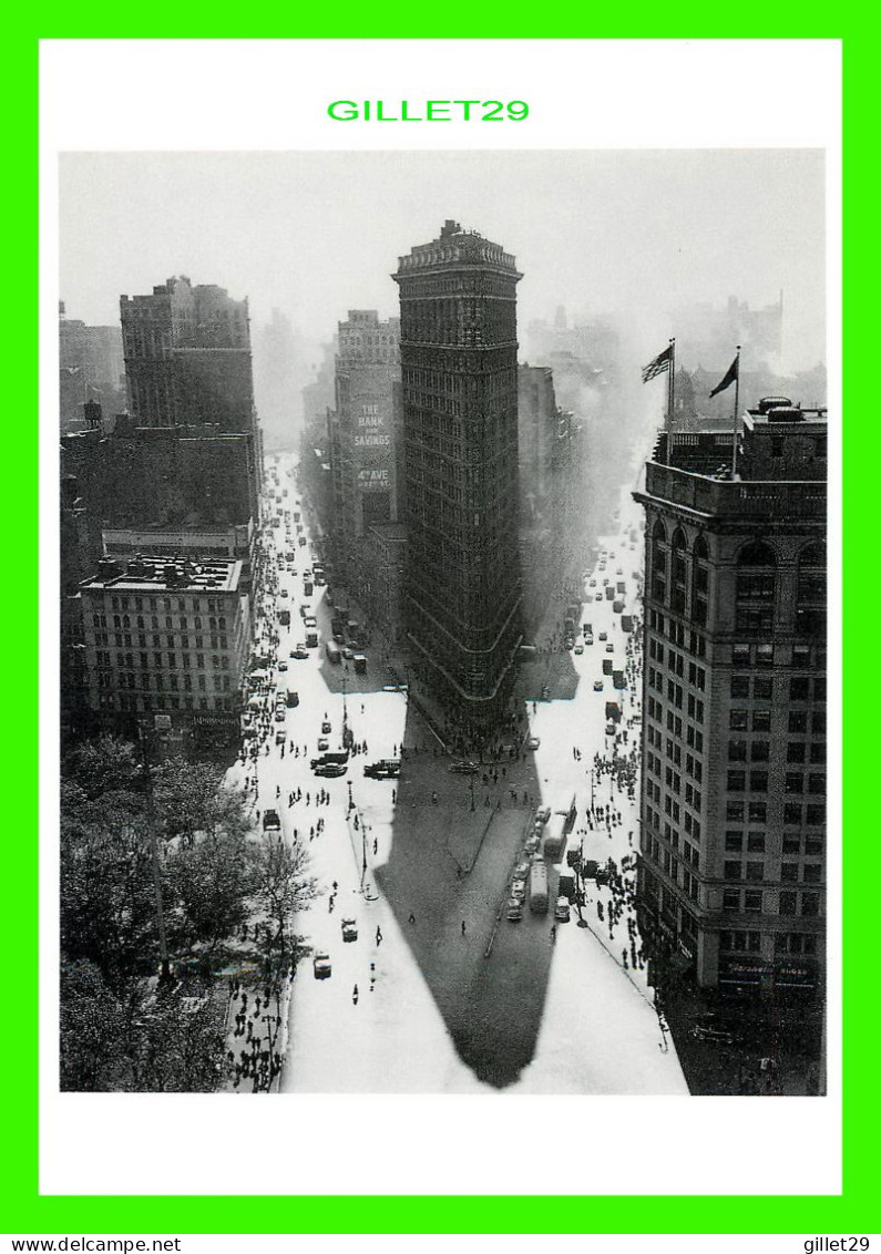 NEW YORK CITY, NY - FLATIRON IN SUMMER, 1948 - RUDY BURCKHARDT, 1913 - THE METROPOLITAN MUSEUM OF ART - - Musées