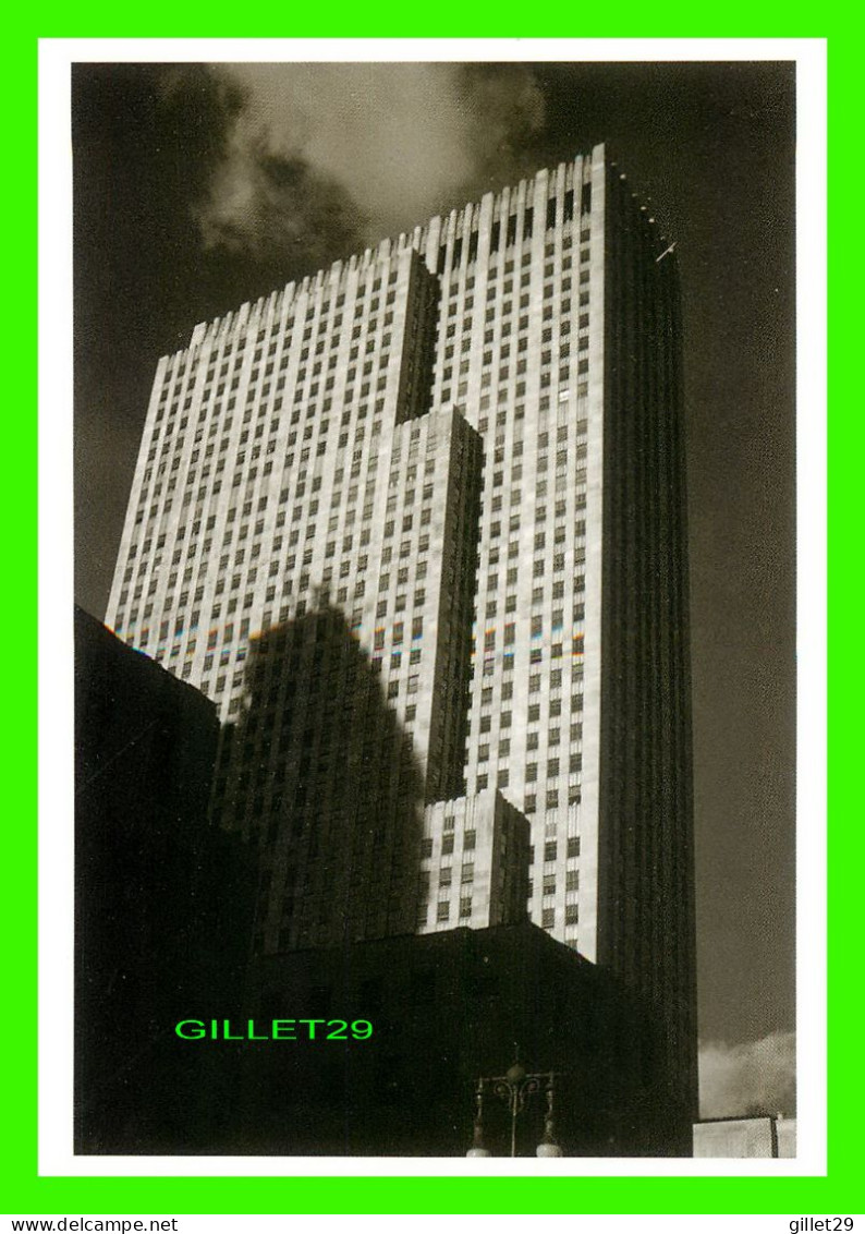 NEW YORK CITY, NY - 30 ROCKEFELLER PLAZA, RCA BUILDING, 1930 - MAN RAY, 1890-1976 - THE METROPOLITAN MUSEUM OF ART - - Museos