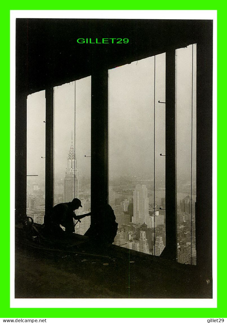 NEW YORK CITY, NY - EMPIRE STATE BUILDING UNDER CONSTRUCTION, 1930 - WENDELL MACRAE - THE METROPOLITAN MUSEUM OF ART - - Musées