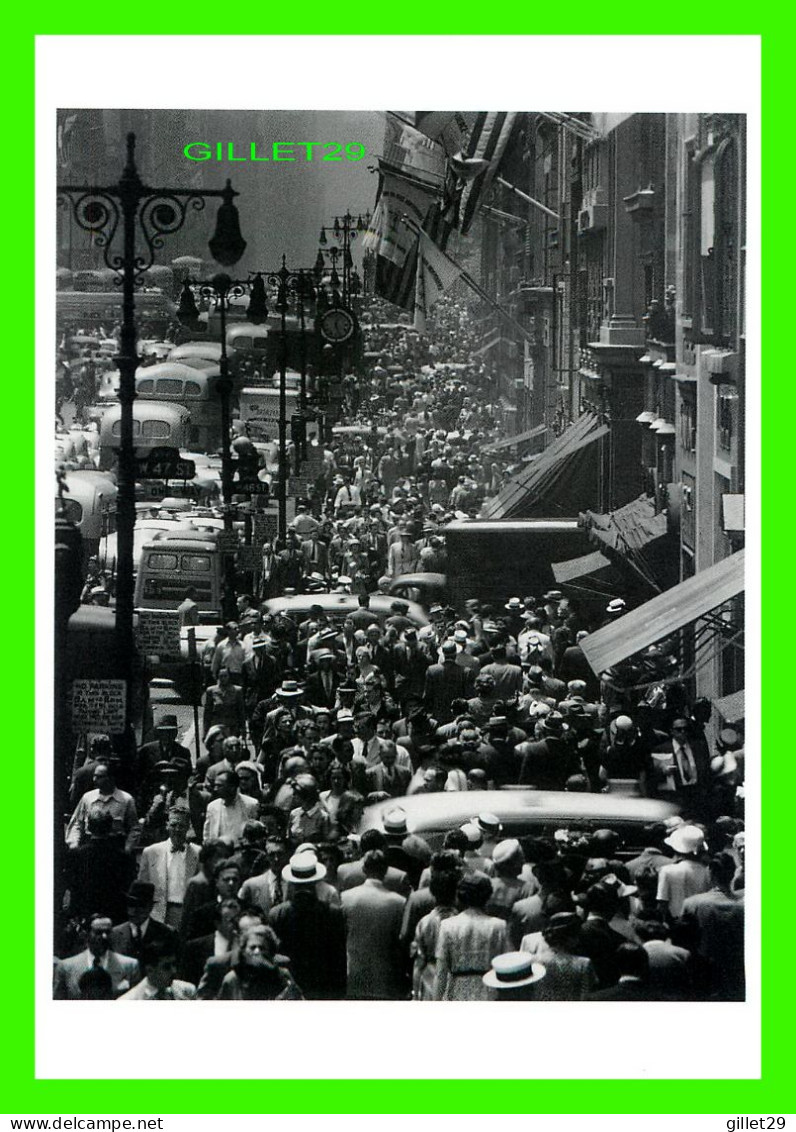 NEW YORK CITY, NY - RUSH HOUR, FIFTH AVENUE, 1953 - ANDREAS FEINIBGER, 1906 - THE METROPOLITAN MUSEUM OF ART - - Musea