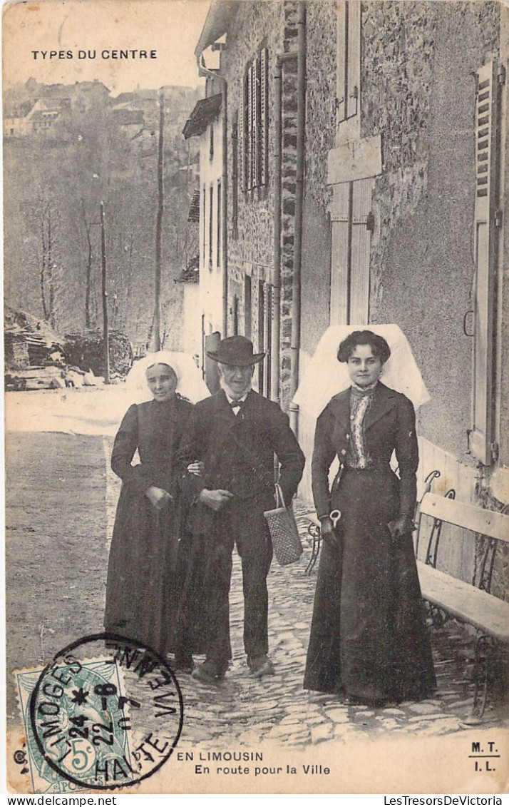 FOLKLORE - Costumes -Types Du Centre - En Route Pour La Ville - En Limousin -  Carte Postale Ancienne - Costumes