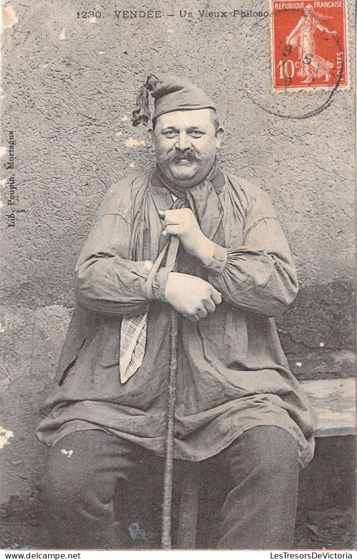 FOLKLORE - Costumes - Vendée - Un Vieux Philosophe -  Carte Postale Ancienne - Kostums