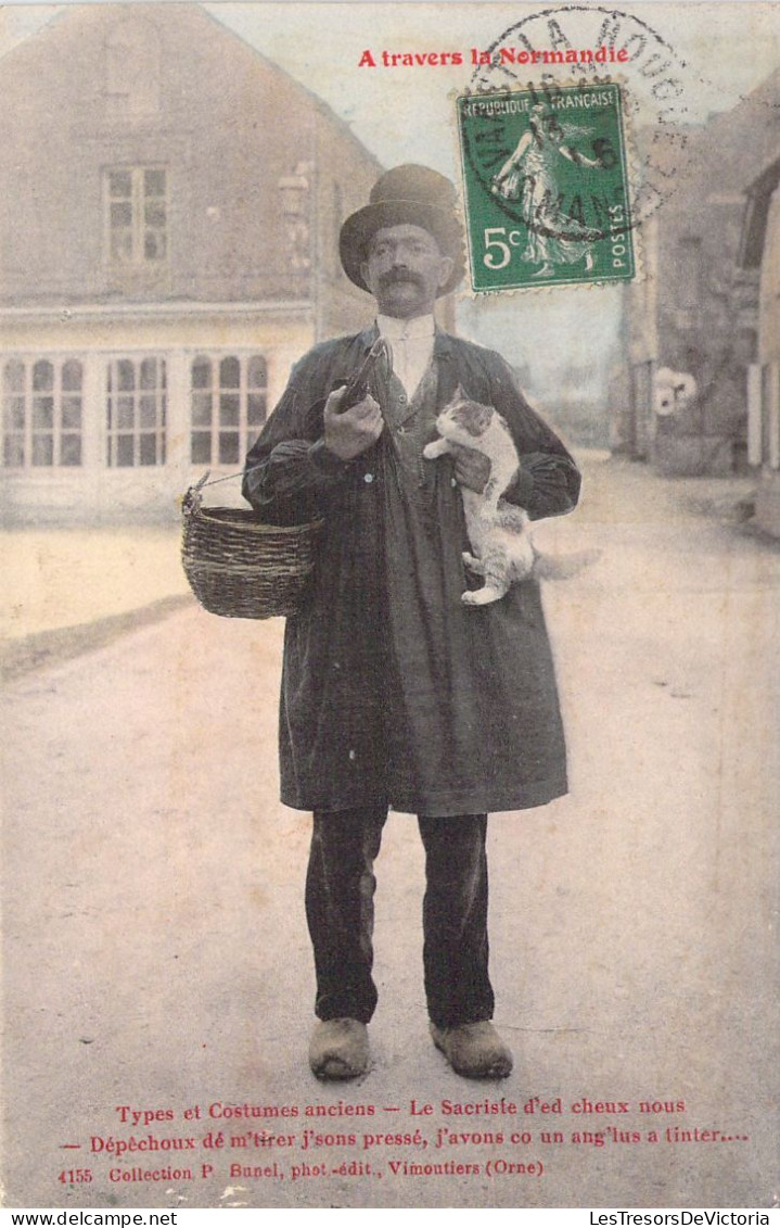 FOLKLORE - Costumes - A Travers La Normandie - Homme Au Chapeau Et Son Chat -  Carte Postale Ancienne - Vestuarios