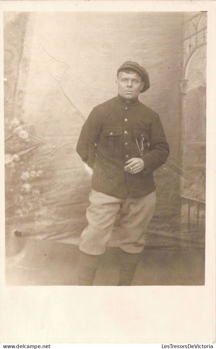 PHOTOGRAPHIE - Homme Militaire En Casquette - Militaria -  Carte Postale Ancienne - Photographie