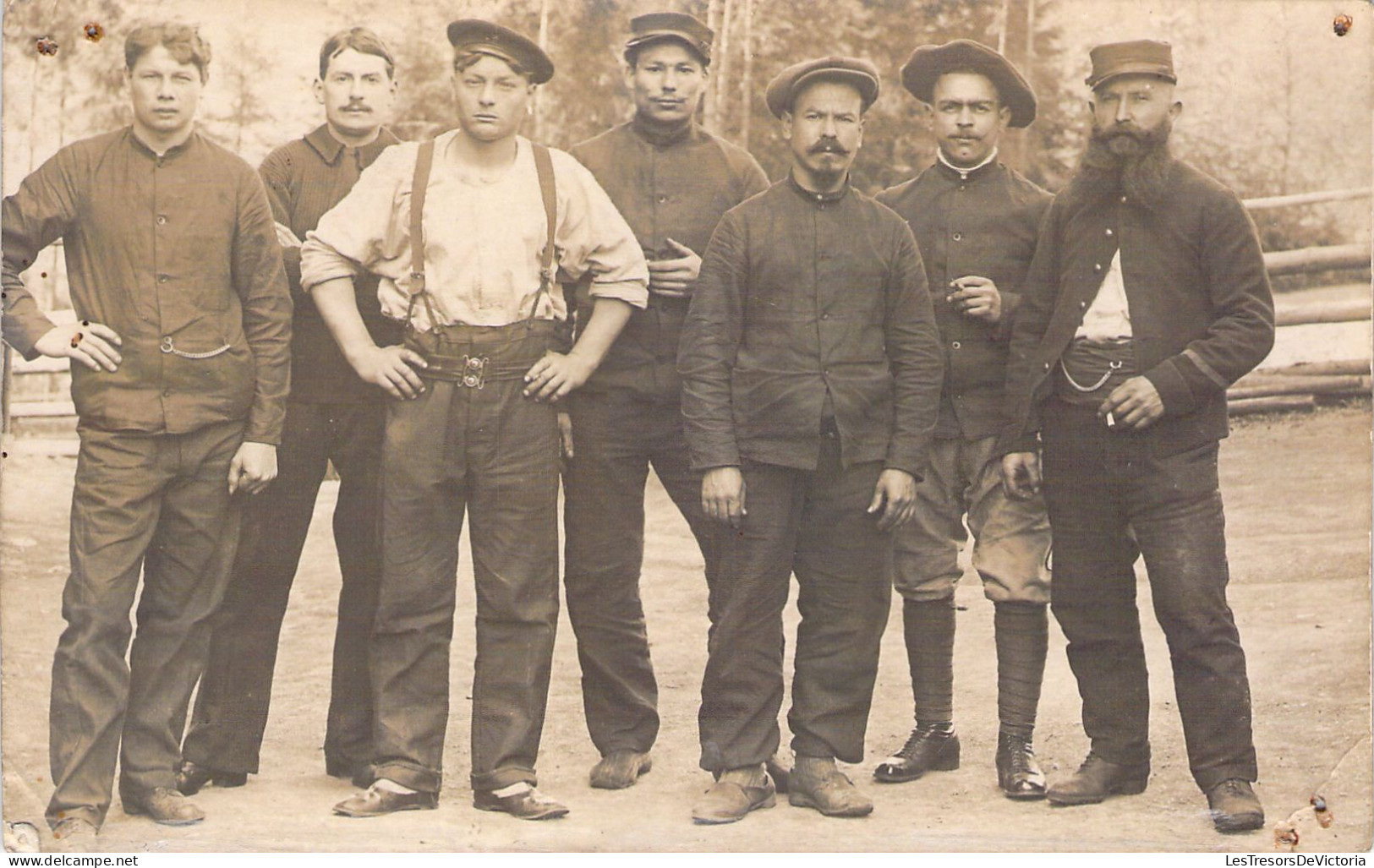 PHOTOGRAPHIE - Groupe De 7 Militaires - Militaria -  Carte Postale Ancienne - Photographie