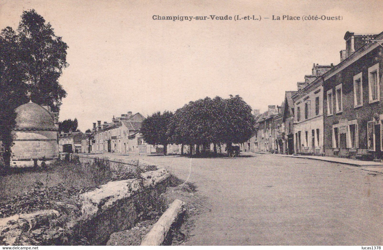 37 / CHAMPIGNY SUR VEUDE / LA PLACE / COTE OUEST - Champigny-sur-Veude