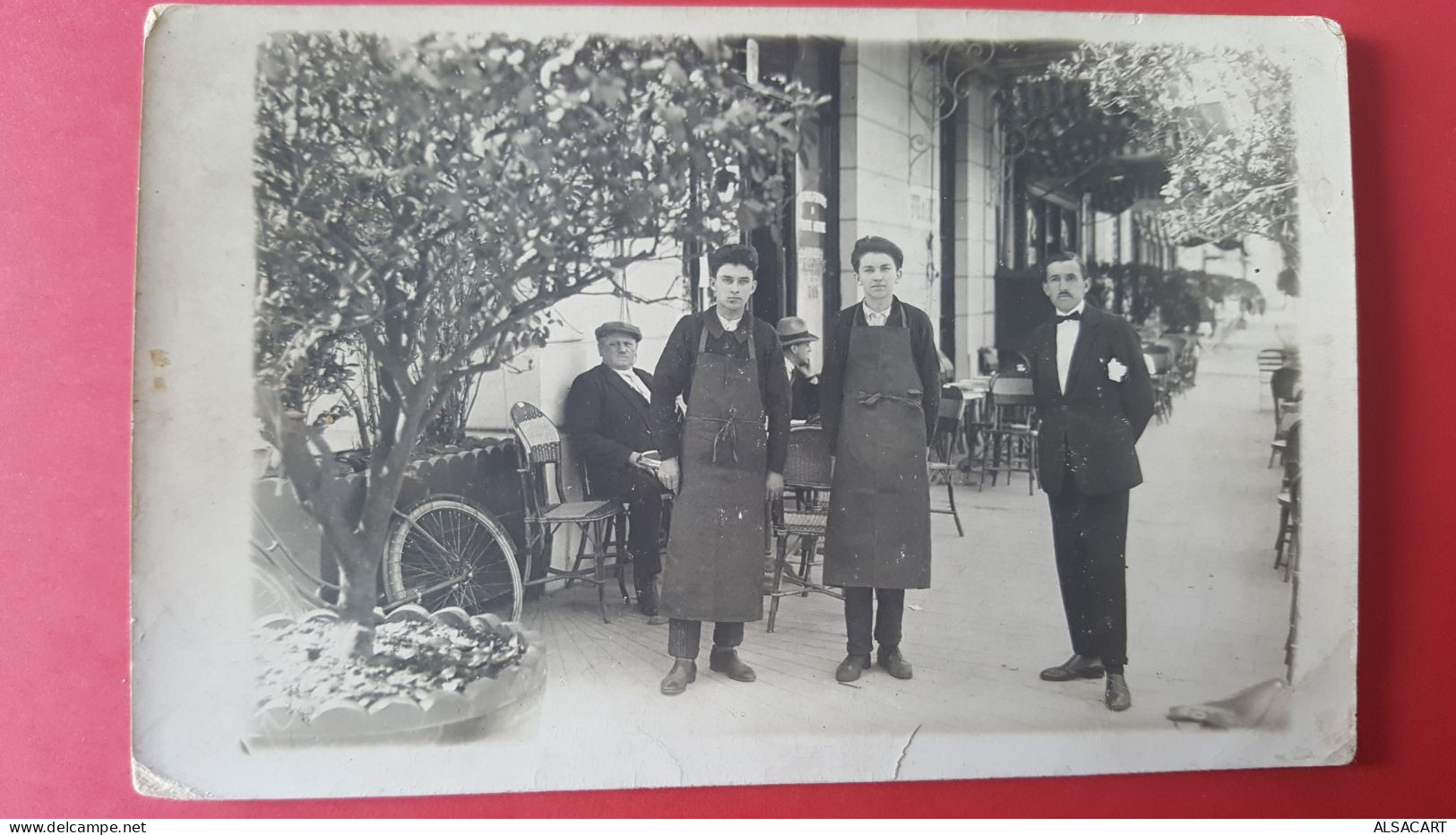 Carte Photo D'un Restaurant Avec Le Personnel à Situer - Ristoranti