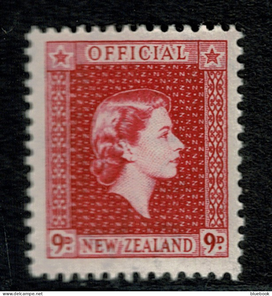 Ref 1609 - 1954 New Zealand Official Stamps  9d (Coarse Paper) ? - Lightly Mounted Mint - Servizio
