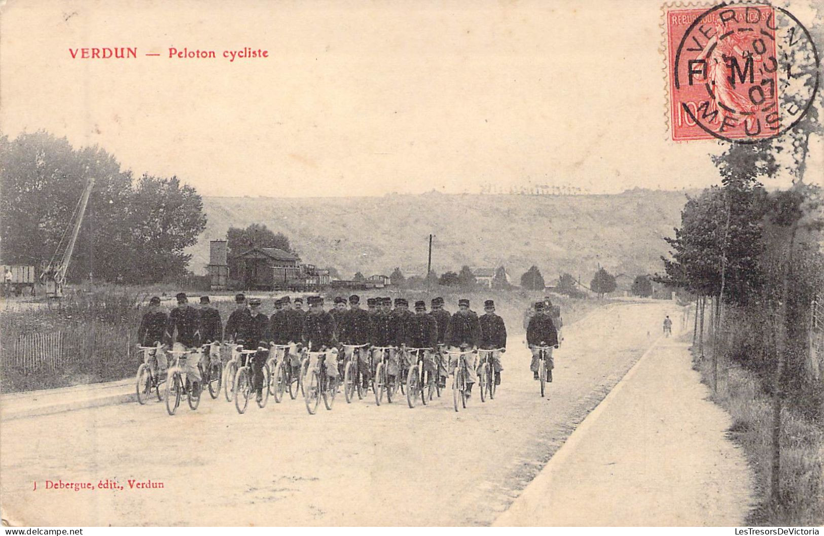 FRANCE - 55 - VERDUN - Peloton Cycliste - Edit J Debergue - Carte Postale Ancienne - Verdun